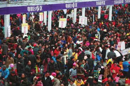 西安：3万多人挤爆家电展会