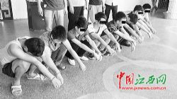 8人办展销会 用数百元红包设局诱骗江西老人