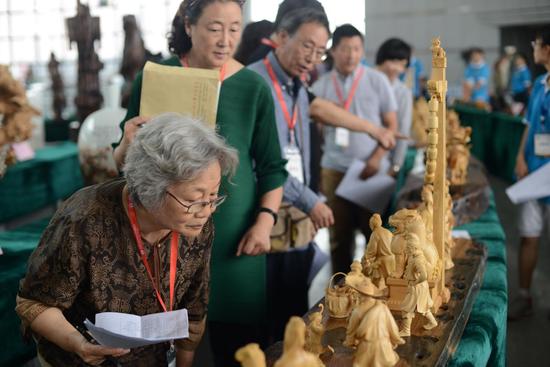 第十二届山花奖、民间工艺美术作品奖评委评选作品