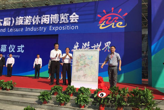 大湘西旅游扶贫精品线路建设工程开幕式上启动。