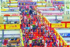 佛山美食博览会昨迎客流高峰 入场约10万人
