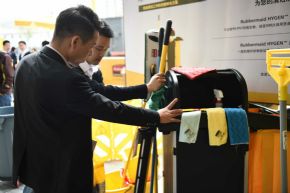 2016中国清洁博览会开幕 首个移动展厅亮相会场