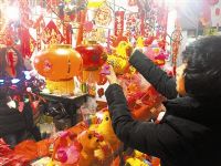 天津：年货大集新年火热开场 浓浓年味儿引市民逛展